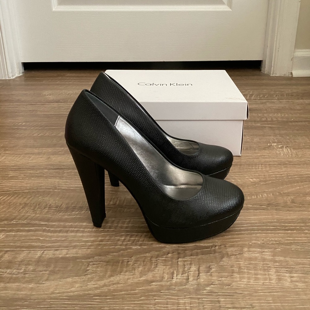 Calvin Klein Leather Platform Pumps US 6 Black